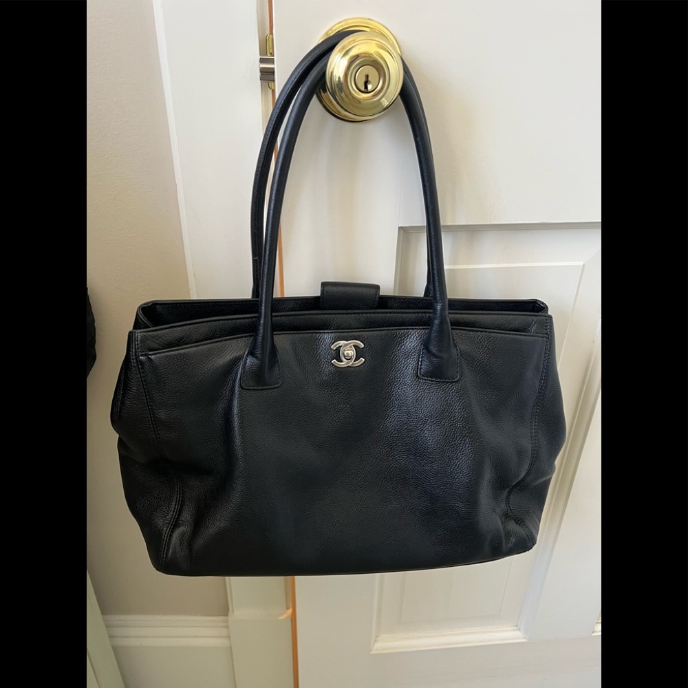 Chanel surf tote black